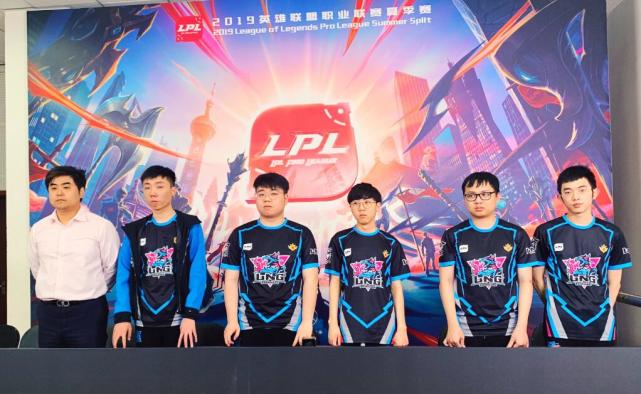 与法国劲旅 与法国劲旅